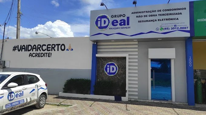 Unidade do Grupo iDeal com placa de administração de condomínios, mão de obra terceirizada e segurança eletrônica